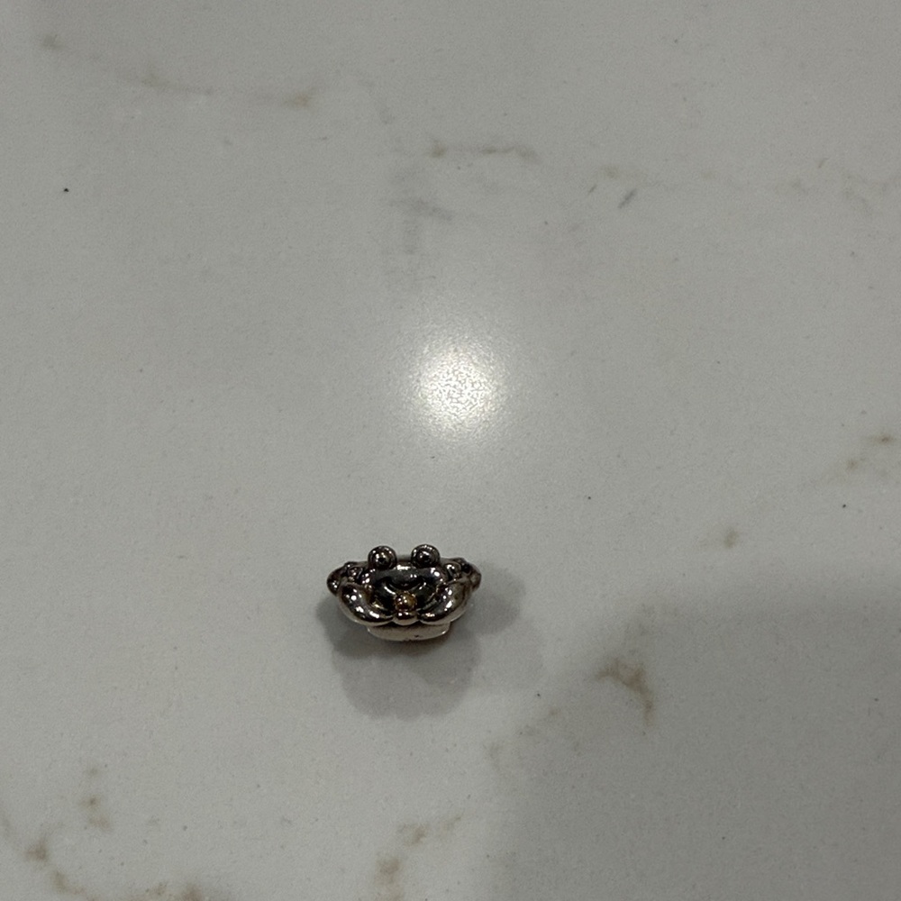 Pandora two tone crab with gold pearl
